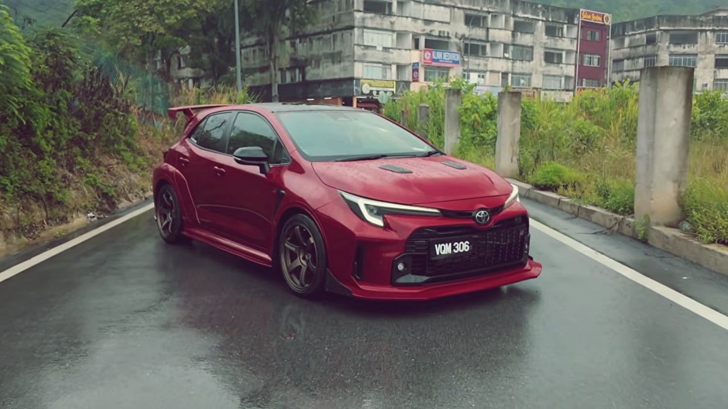 GR Corolla sumbat HKS Aero Kit dari depan ke belakang